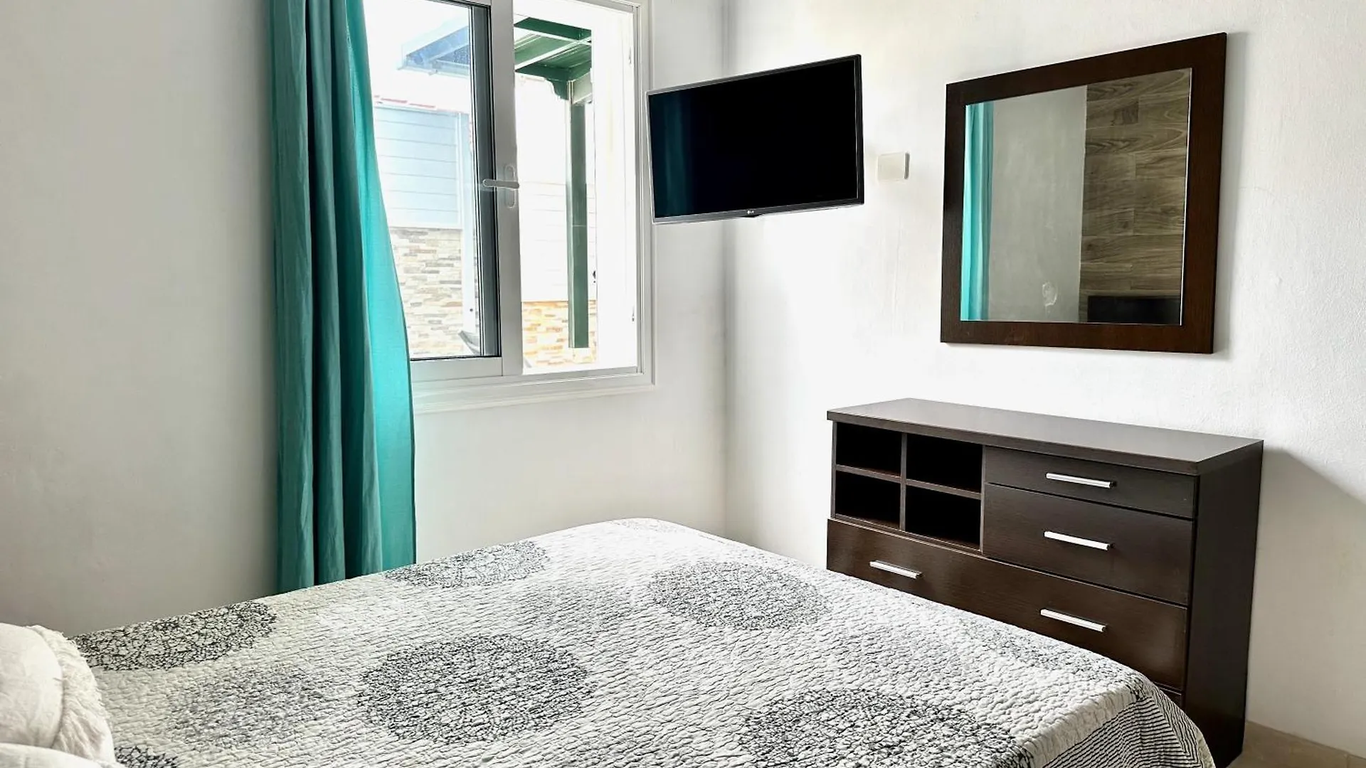 Pambnb - House Next To The Beach, Terrace, Fiber Wi-Fi, Bbq Abades  스페인
