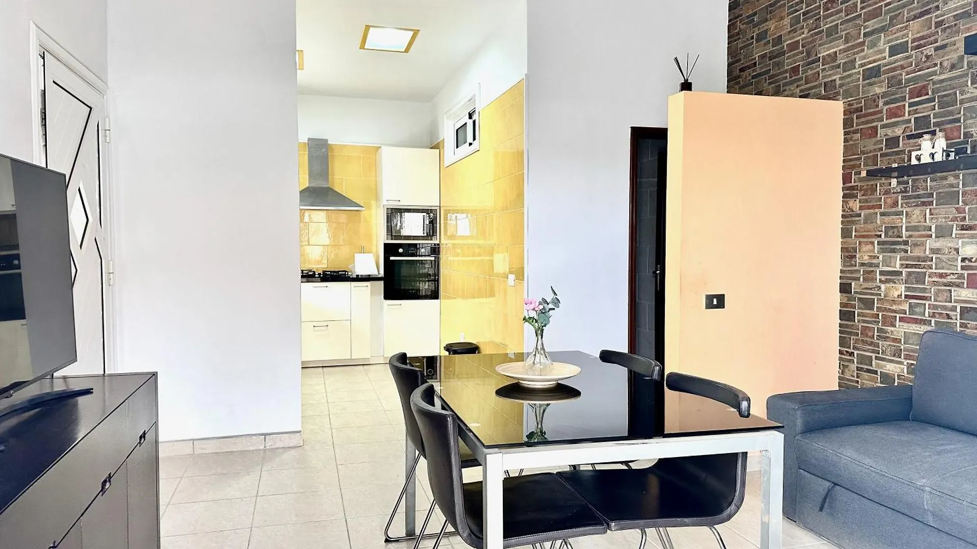Dom wakacyjny Pambnb - House Next To The Beach, Terrace, Fiber Wi-Fi, Bbq Abades